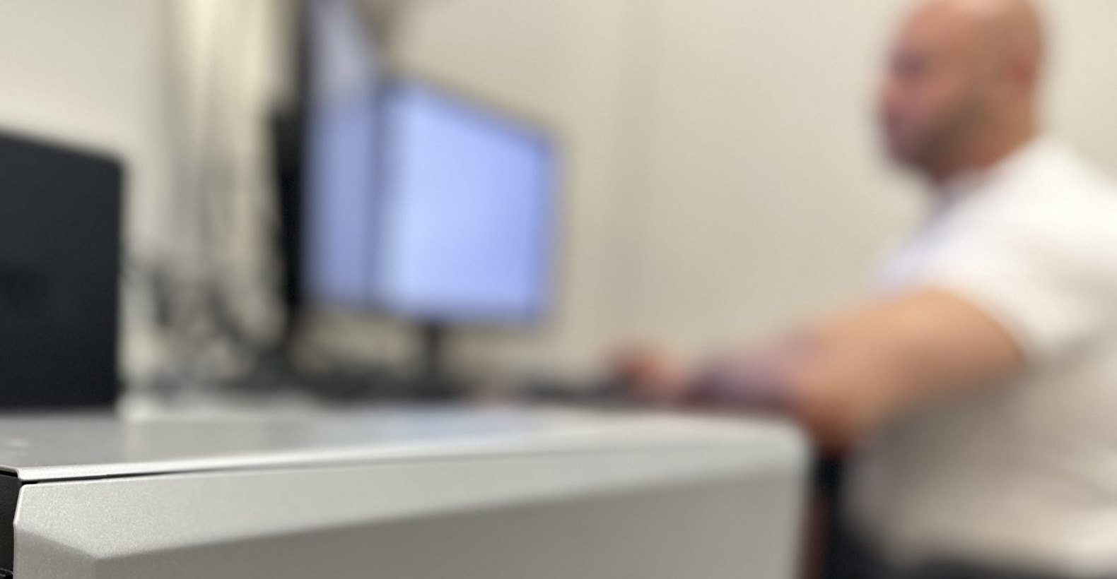 Munka közben az XperiComp békéscsabai irodájában